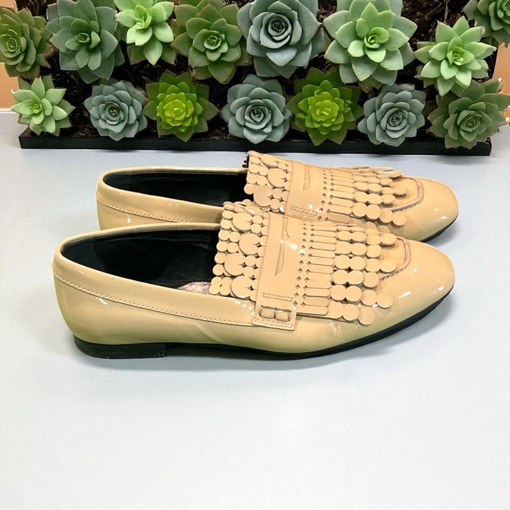 TODS Elegant Cream Taupe Leather Flat. Loafers